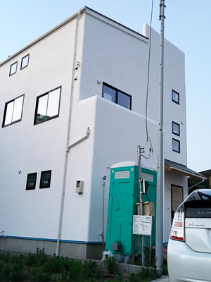 hayama-horiuchi-s-built-in-garage.jpg
