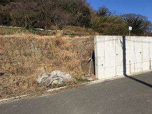hayama-shimoyamaguchi-tochi-sagashi-arechi.jpg